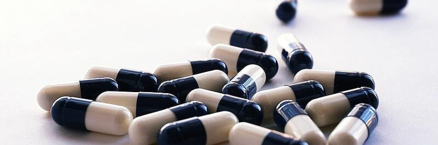 white-and-black-medicine-capsules-3652701